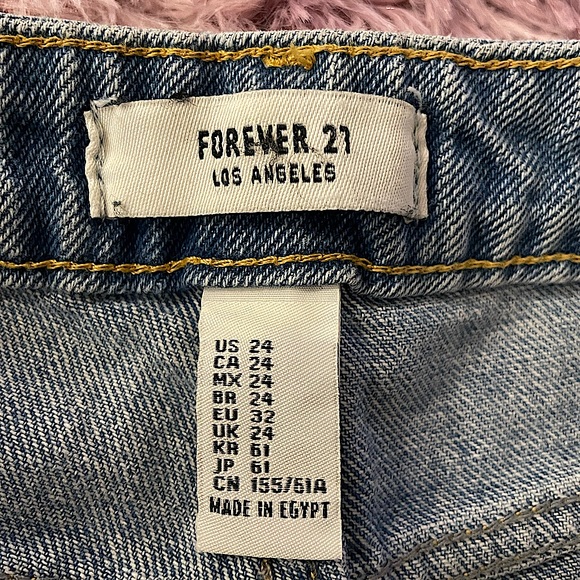 *NEW* Mom Jeans - Picture 5 of 6